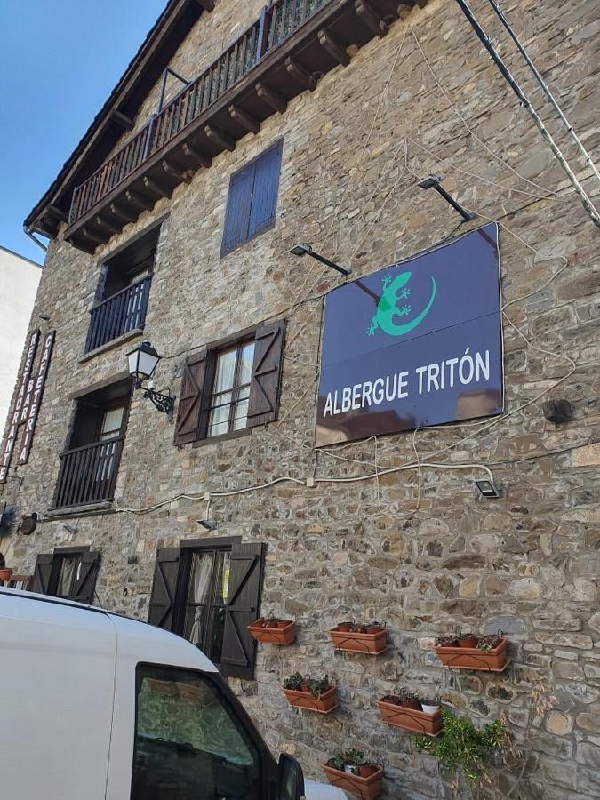 Albergue Triton - Вільянуа Екстер'єр фото
