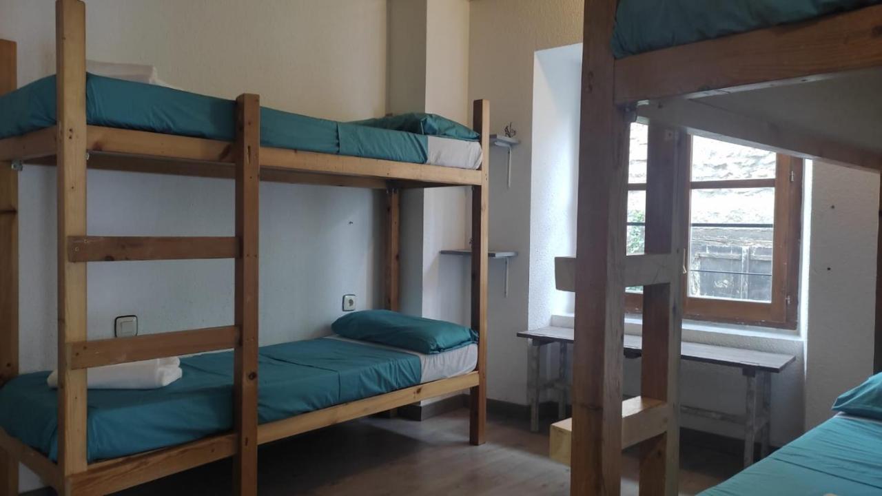 Albergue Triton - Вільянуа Екстер'єр фото