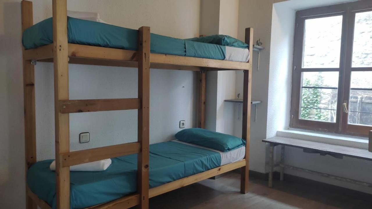 Albergue Triton - Вільянуа Екстер'єр фото