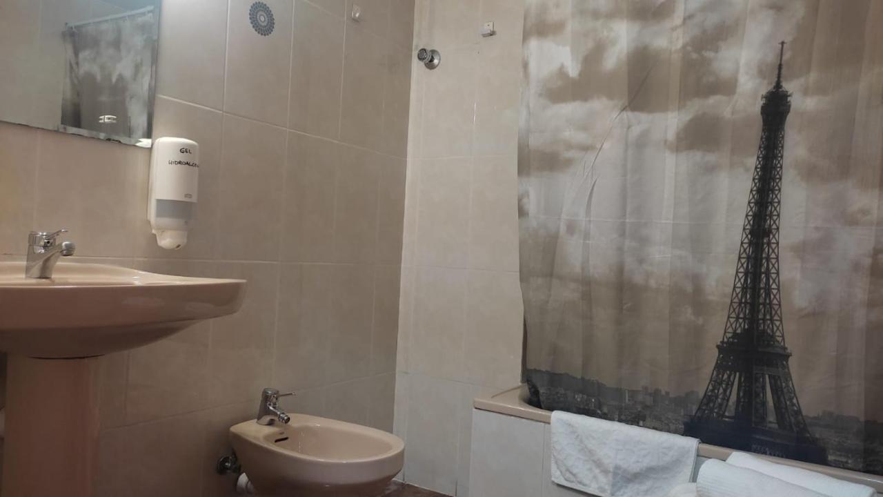 Albergue Triton - Вільянуа Екстер'єр фото